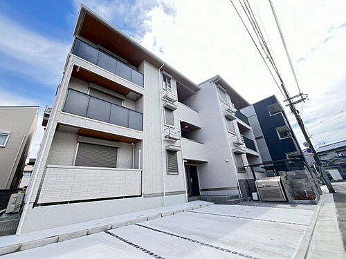 大阪府堺市北区新金岡町５丁  3階建