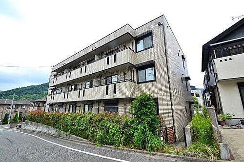 サウスヒルズ谷上 3階建