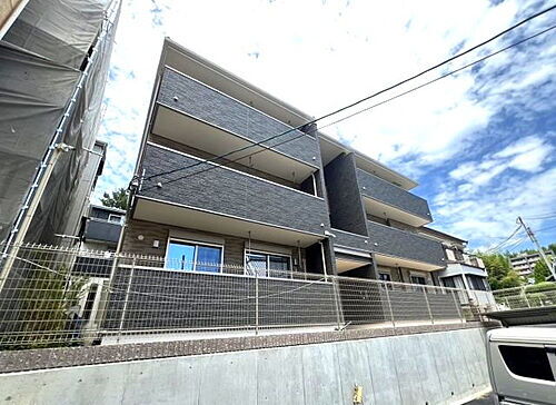 大阪府吹田市山田東３丁目 3階建 築1年未満