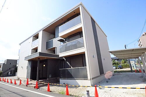 奈良県香芝市五位堂４丁目 3階建 