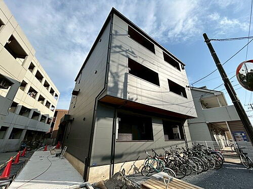 千葉県千葉市稲毛区黒砂１丁目 3階建
