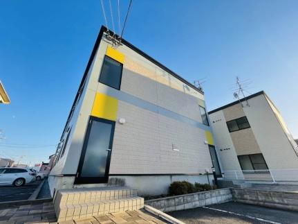 レオパレスタウンコート石川ＩＩ 2階建