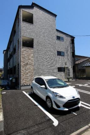 メゾンド桜 3階建