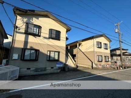 富山県魚津市仏田 2階建