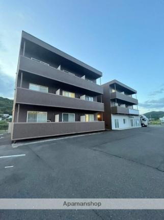 岡山県笠岡市吉田 3階建