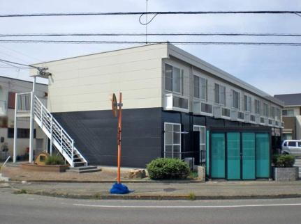 レオパレスプレミール鳴門 2階建