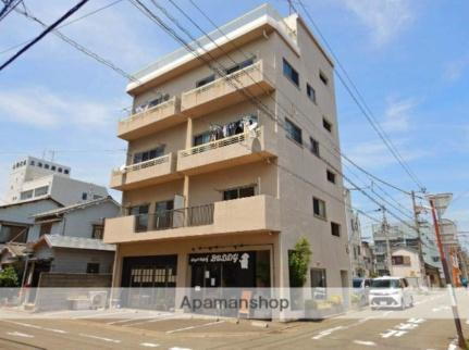 ドムドーラ 4階建