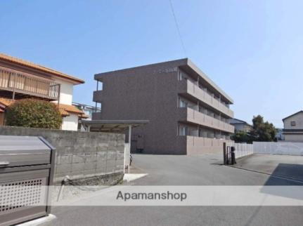 ファミール山城 3階建