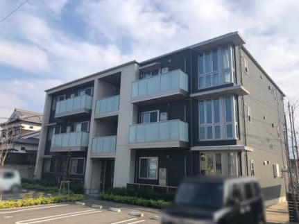愛媛県新居浜市田所町 3階建
