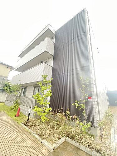 兵庫県宝塚市鹿塩１丁目 3階建