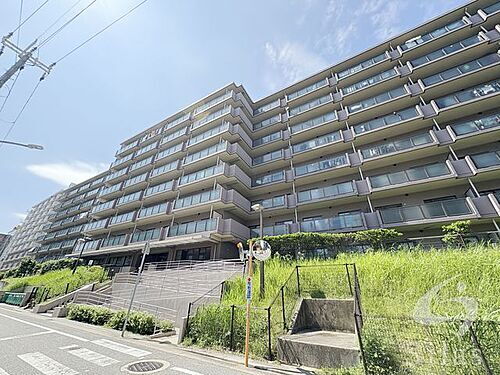 兵庫県西宮市津門大塚町 8階建