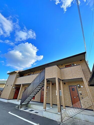 和歌山県和歌山市直川 2階建