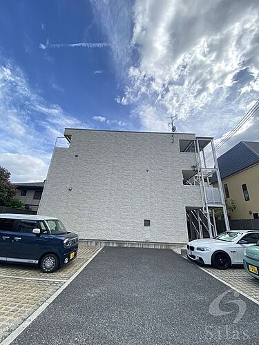 兵庫県芦屋市松浜町 3階建