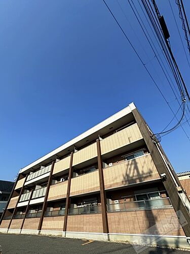 大阪府泉大津市春日町 3階建