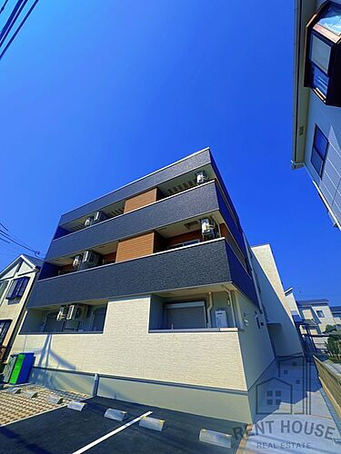 大阪府高石市千代田１丁目 3階建 