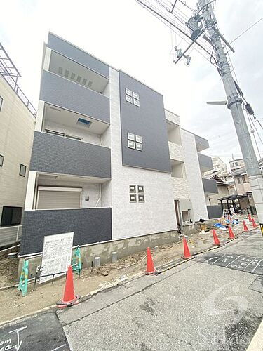 大阪府大阪市西成区天神ノ森１丁目 3階建