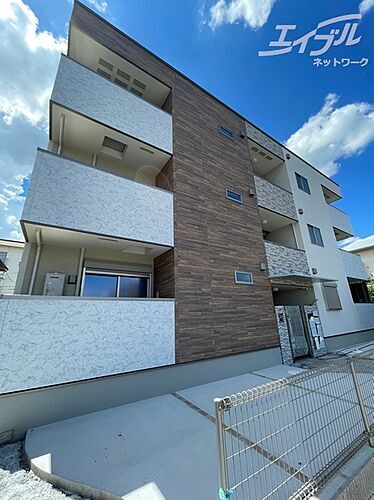 大阪府吹田市朝日が丘町 3階建