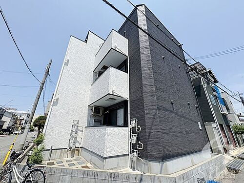 兵庫県西宮市鳴尾町４丁目 3階建