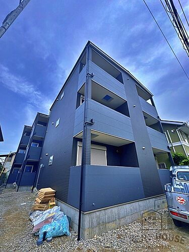大阪府高石市西取石１丁目 3階建 