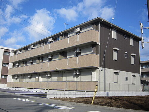 静岡県富士市日乃出町 3階建
