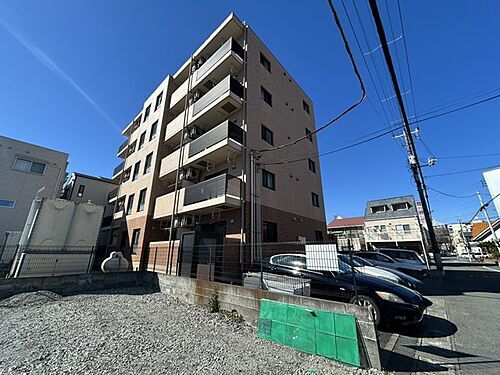 静岡県沼津市市場町 5階建