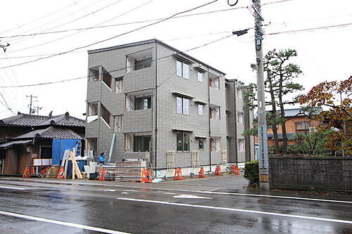 新潟県新潟市中央区天神尾１丁目 3階建 築7年11ヶ月