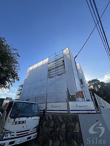 大阪府枚方市北中振１丁目  3階建