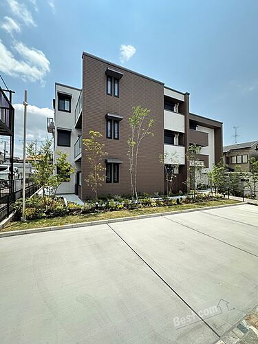 大阪府堺市西区鳳北町８丁 3階建 