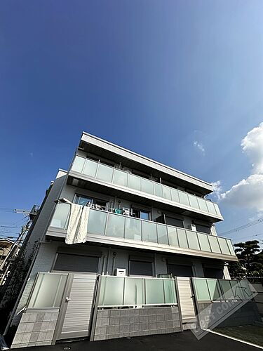 大阪府高石市高師浜１丁目 3階建 