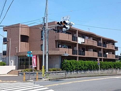 神奈川県綾瀬市深谷 3階建