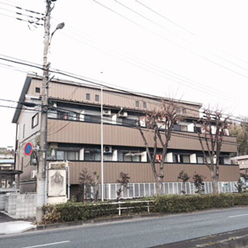 東京都八王子市上柚木 3階建