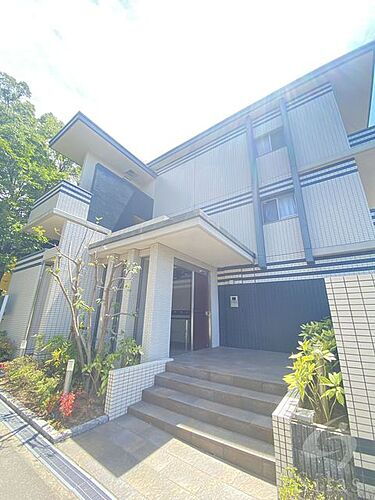 大阪府豊中市服部南町２丁目 3階建