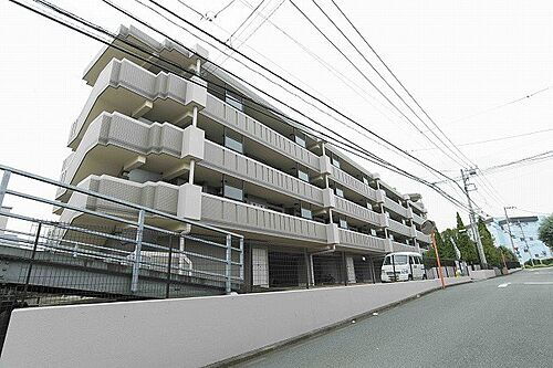 神奈川県藤沢市石川２丁目 6階建