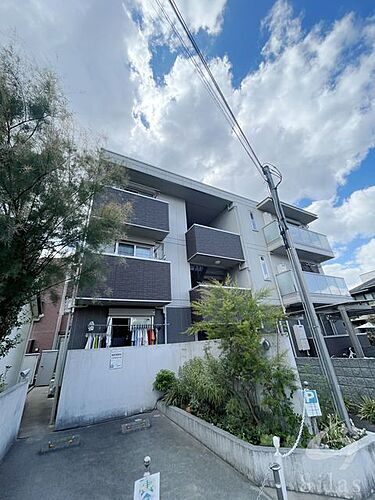 兵庫県西宮市高木西町 3階建