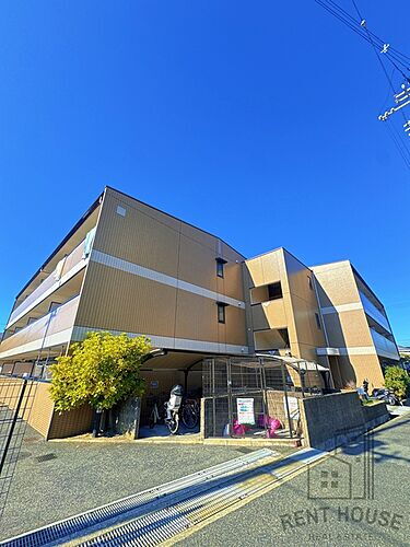 大阪府岸和田市小松里町 3階建