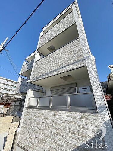 大阪府大東市北条４丁目 3階建 