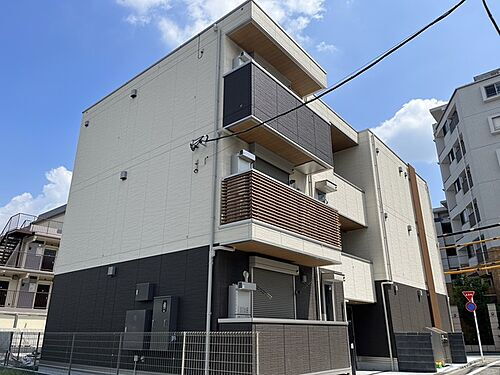 東京都多摩市落合１丁目 3階建