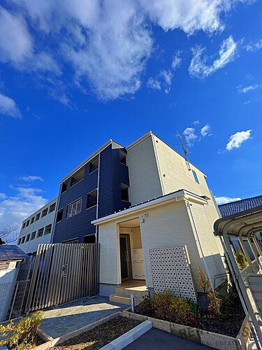 大阪府泉佐野市笠松１丁目 3階建