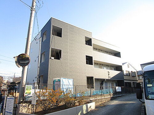 神奈川県藤沢市円行２丁目 3階建