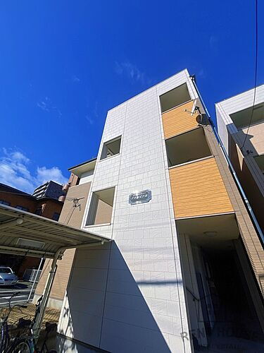 大阪府堺市西区鳳東町７丁 築15年2ヶ月 3階建