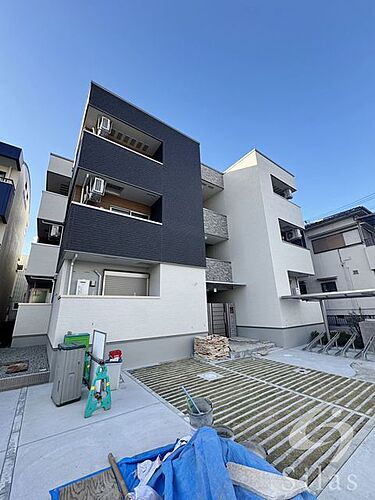 大阪府堺市北区北花田町４丁  3階建