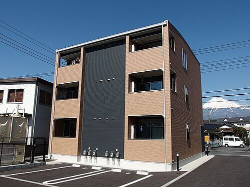 静岡県富士市富士岡 3階建