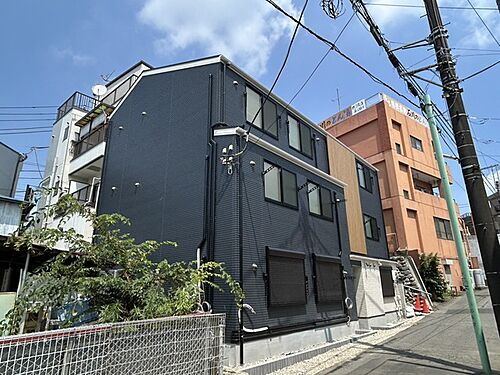 神奈川県座間市入谷東４丁目 3階建 