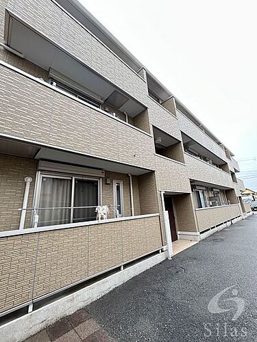 兵庫県伊丹市荻野１丁目 3階建 築11年11ヶ月