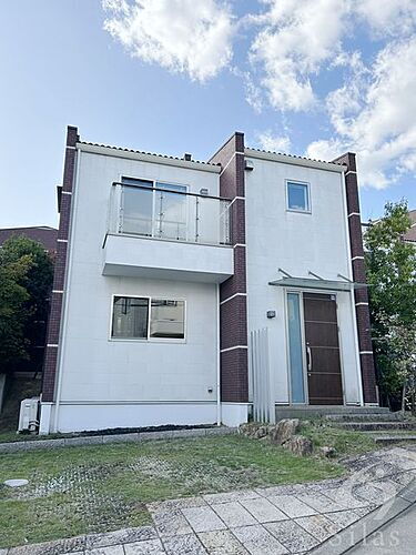 兵庫県西宮市甲陽園西山町 2階建