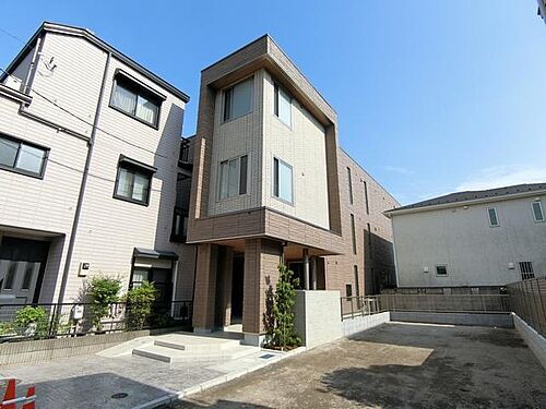 ラウレア 3階建