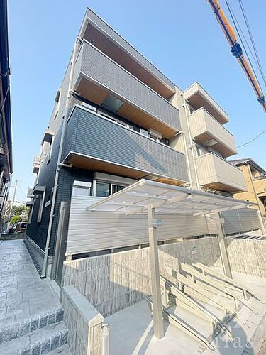兵庫県西宮市小松南町１丁目 3階建 