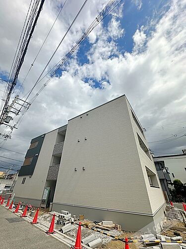 大阪府泉大津市東豊中町３丁目 3階建