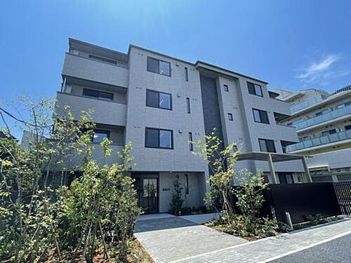 リヨン千代田 4階建