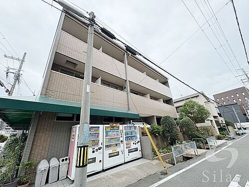 兵庫県西宮市里中町１丁目 3階建